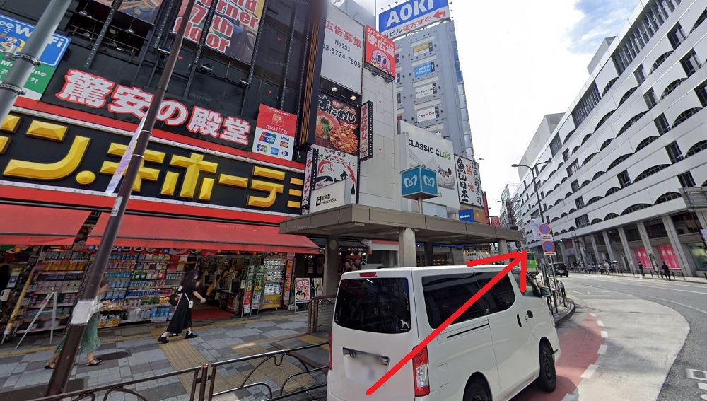 ライザップゴルフ池袋店 ドンキホーテを左に見て明治通りを進む