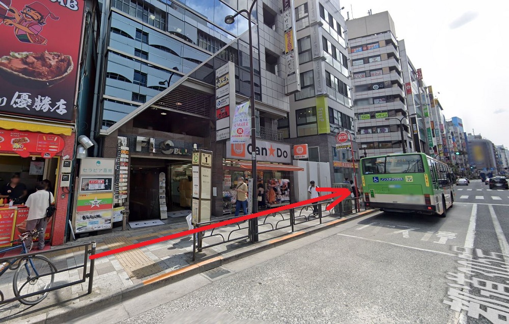 ライザップゴルフ池袋店 明治通りを道なりに進みます。