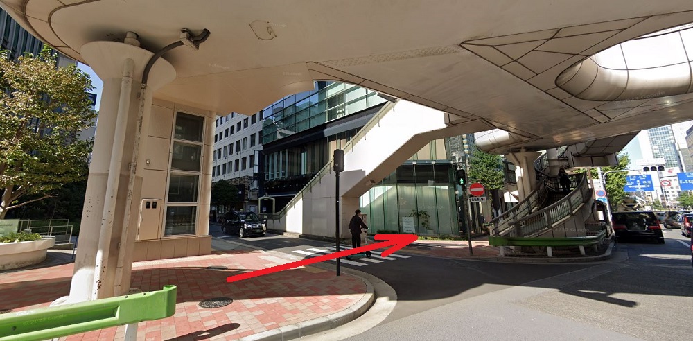 ライザップゴルフ銀座店 サクセス銀座7ビル前