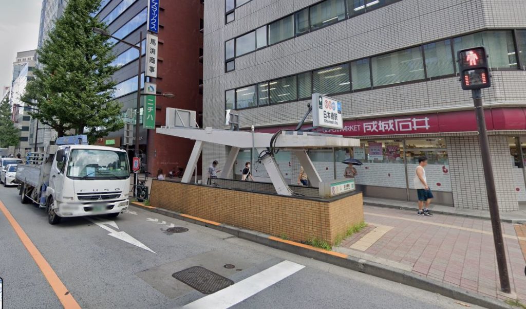 ライザップゴルフ日本橋 東京メトロ日本橋駅 D2出口
