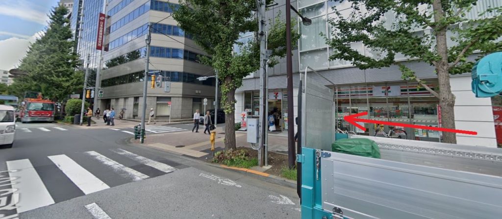 ライザップゴルフ日本橋 セブンイレブンの前