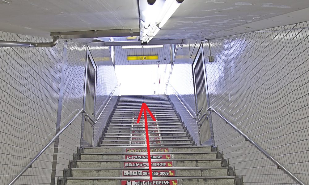 ライザップゴルフ梅田店 10番出口から地上へ