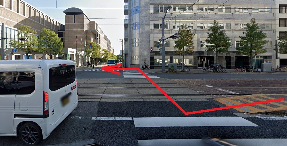 ライザップゴルフ広島店 広島電鉄 縮景園前駅 横断歩道を渡る