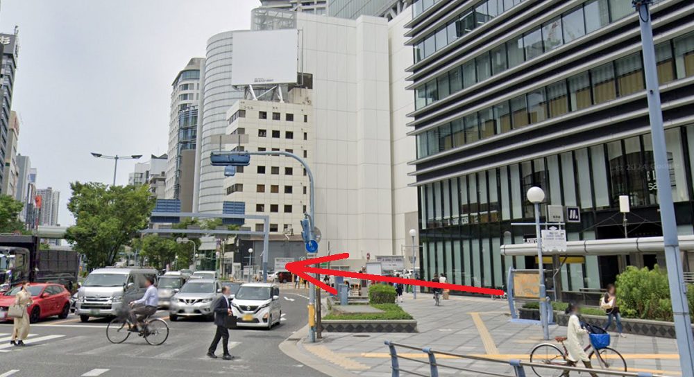 ライザップゴルフ梅田店 2号線を直進