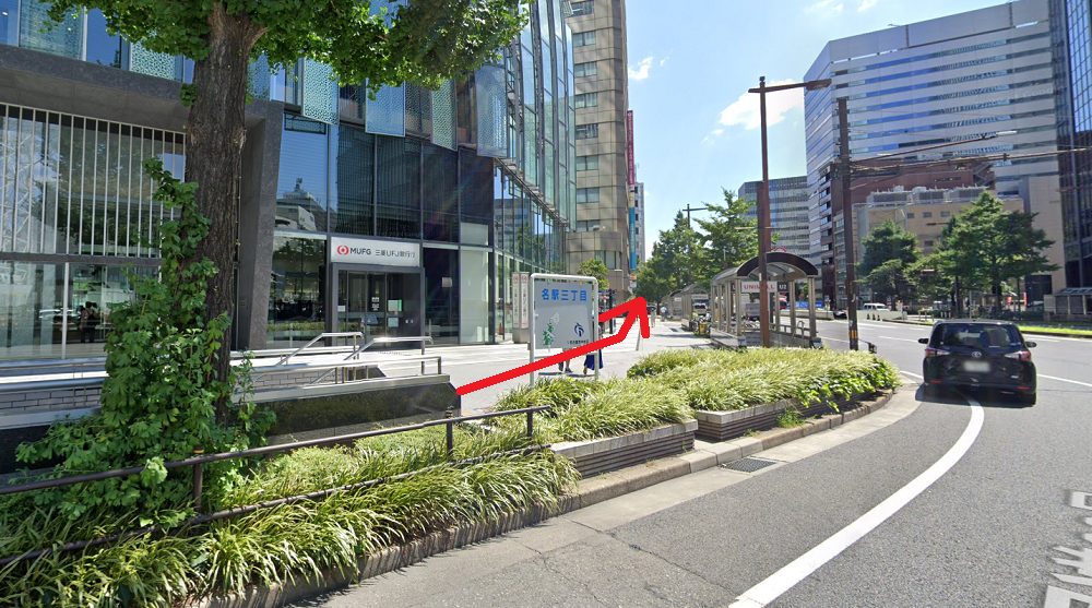 ライザップゴルフ名古屋駅前店 桜通を進む