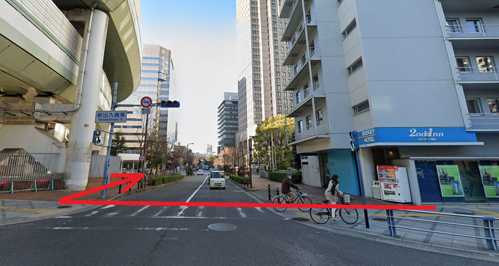 ライザップゴルフ梅田店 右折して直進