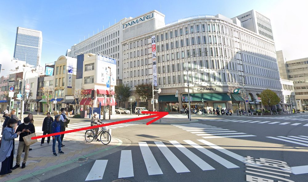 ライザップゴルフ神戸店 大丸方向へ交差点を直進