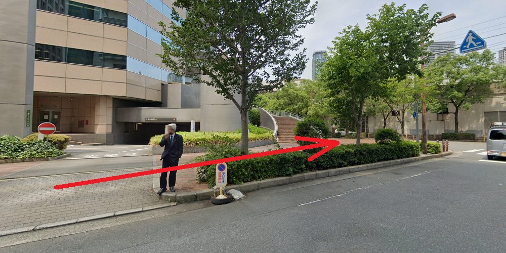 ライザップゴルフ梅田店 毎日新聞ビルの隣