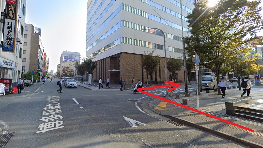 ライザップゴルフ博多店 最初の交差点を右折